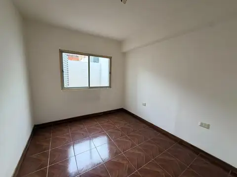 Depto Tipo Casa en Alquiler en Villa Lynch, $ 650.000