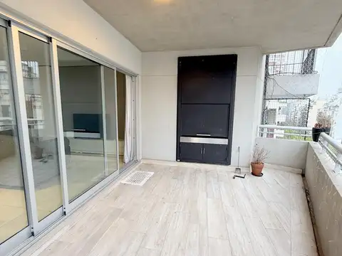 Excelente piso de 4 ambientes con balcon  terraza, parrilla