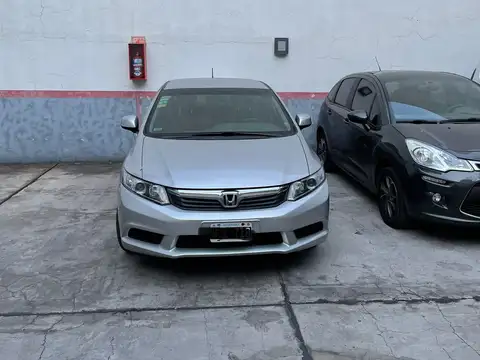 ALQUILER COCHERA EN CAÑITAS