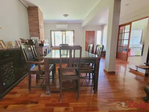 Casa 5 ambientes con 2 baños