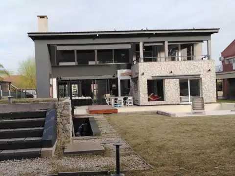 Casa 4 ambientes con 3 baños