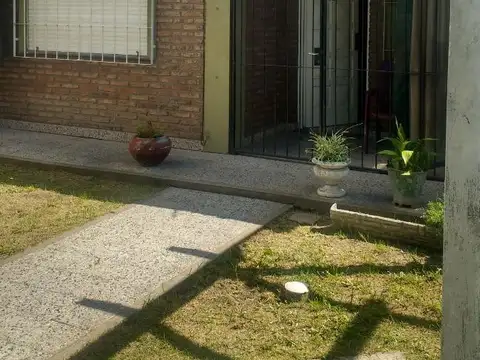 Casa en venta - 2 Dormitorios 3 Baños - 300Mts2 - Ituzaingó