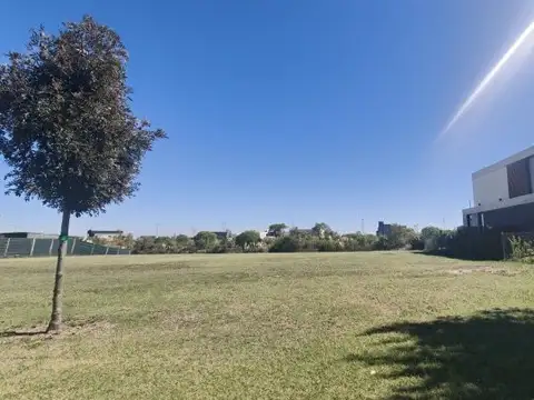 Lote de 739 m² en Barrio Costas – Puertos