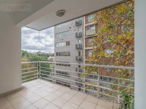 Departamento en venta, piso súper luminoso, 3 amb./ cochera - APTO CRÉDITO