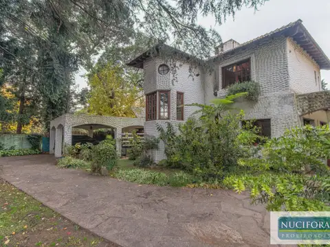Casa 5 ambientes con 3 baños