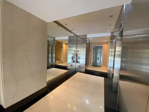 Oficina 5 ambientes con 4 baños