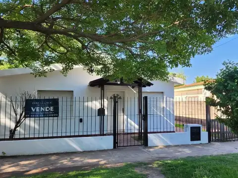 Casa en  Funes, dos dormitorios, todos los servicios