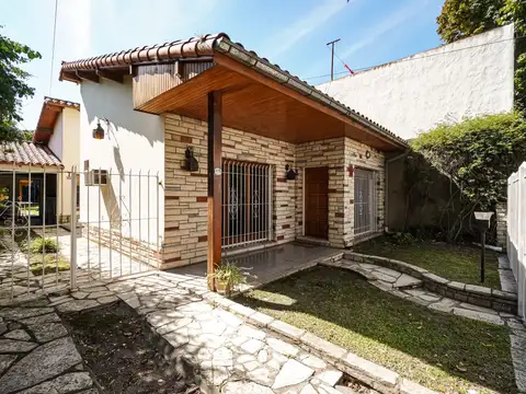 Venta Casa 4amb Sobre Lote 500 m², Olivos, Pileta, Garage Varios Autos.