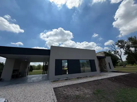 CASA EN VENTA A ESTRENAR  BARRIO LA ELINA LUJAN 