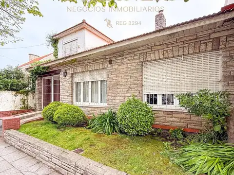 ALQUILER TEMPORARIO – CHALET DE 7 AMBIENTES EN LOS TRONCOS