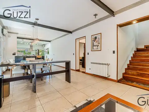 Casa en Venta con 2 cocheras