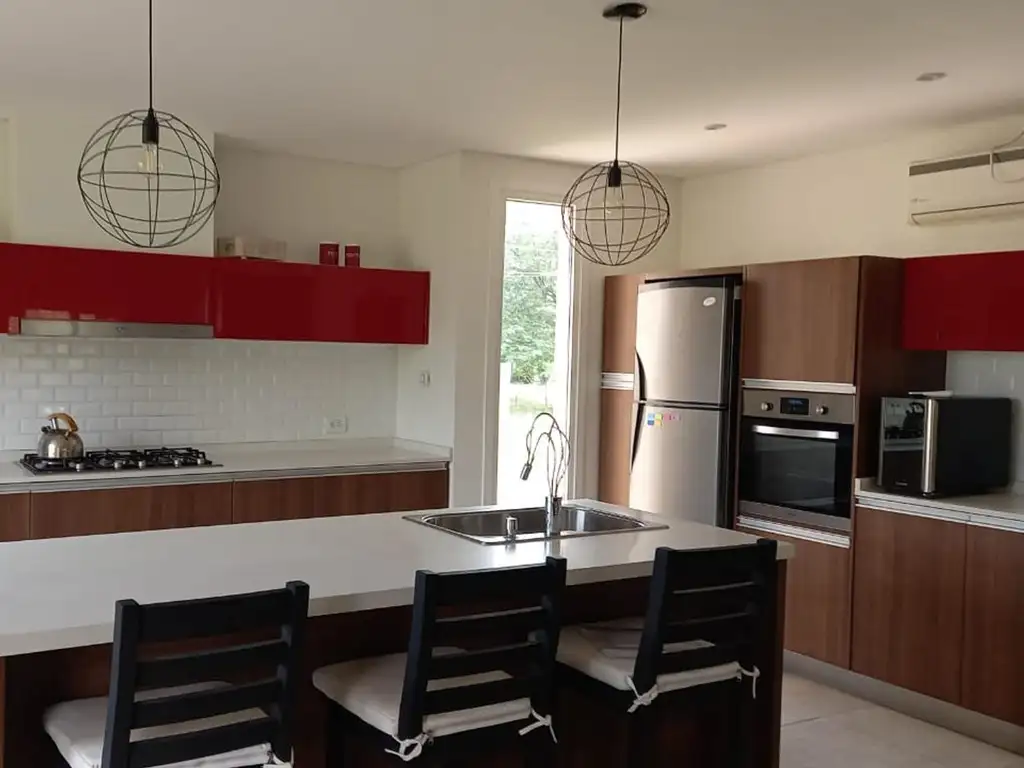 Los Nogales Mza 90 Lote 9 - 4 dormitorios con cochera