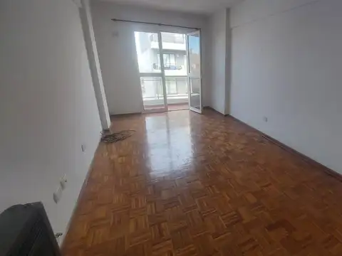 Departamento en alquiler de 1 dormitorio y balcón al frente