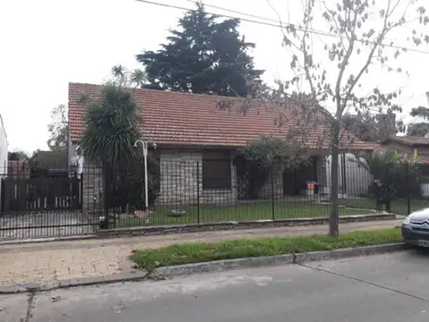 Chalet 6 Amb C/piscina-lote 20x43-hurlingham (p. Johnston))