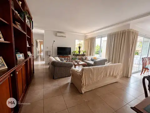 Casa en Venta con 1 cochera