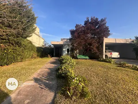 Venta | Casa de 3 dormitorios con gran terreno - San Sebastián - Funes