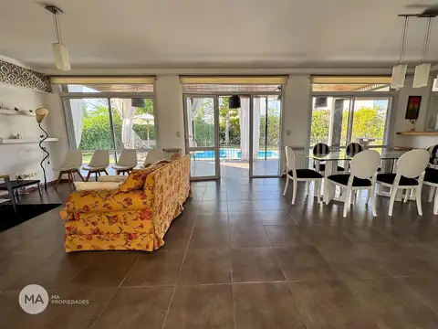Casa 6 ambientes con 3 baños