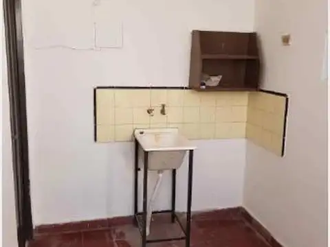 Casa 7 ambientes con 1 baño