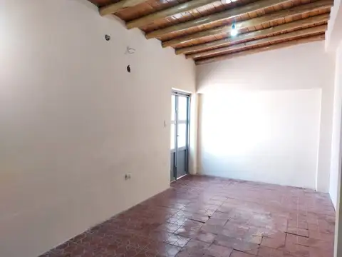 Casa 5 ambientes con 1 baño