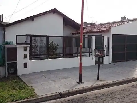 11 y 80 -  CASA EN VENTA  DORMITORIOS