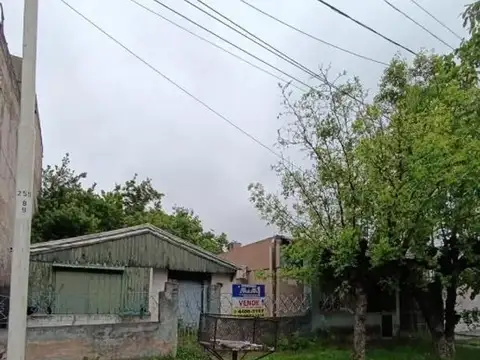 CASA EN VENTA CON FONDO EN ISIDRO CASANOVA 