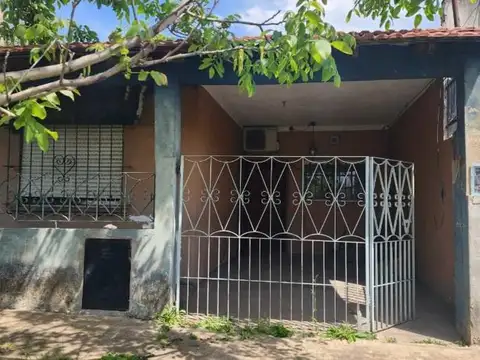 CASA EN VENTA CON FONDO EN ISIDRO CASANOVA 