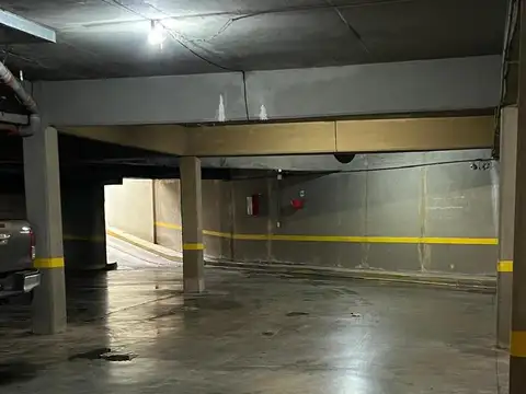 Cochera en 1er subsuelo con acceso con garita