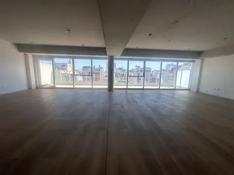 Excelente Oficina en piso alto Tribunales Office