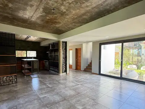 Casa 5 ambientes con 2 baños