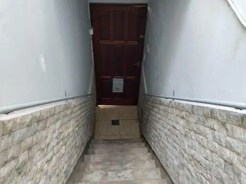 Villa Ballester. Casa en esquina de 5 ambientes c/cochera y