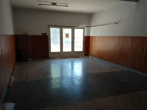 Casa 5 ambientes con 1 baño