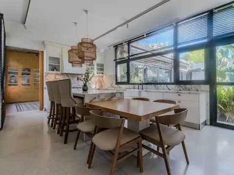 Casa de 5 ambientes con quincho y piscina