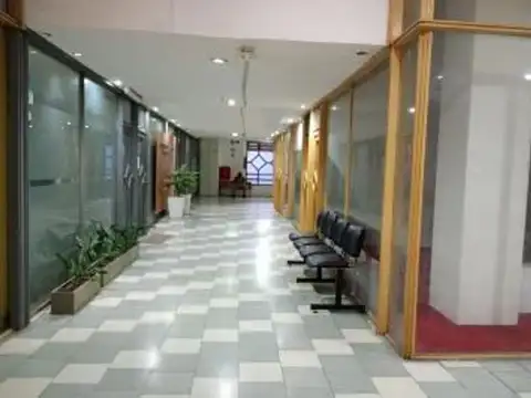 LOCAL OFICINA GRAL PAZ 70 GALERIA LIBERTAD CBA.