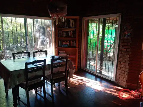 Casa 5 ambientes con 3 baños