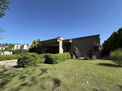 Casa venta 3 dormitorios country cerrado puerto roldan amenities seguridad permuta