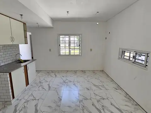 Casa 3 ambientes con 1 baño