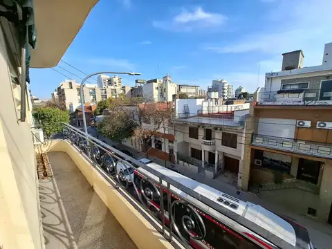 Departamento tipo casa de 3 amb con cochera