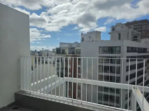 VENTA DEPARTAMENTO TRES AMBIENTES TERRAZA PARRILLA EN AVENIDA BALBIN