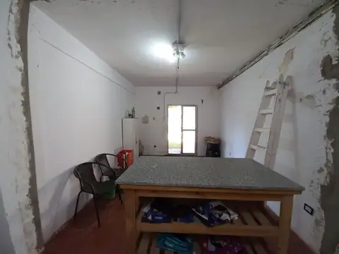 CASA, VIVIENDA MULTIFAMILIAR, A REFACCIONAR