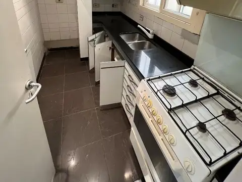 Alquiler, tipo PH, 1º piso, 3 amb; coch, patio,lav, parrilla
