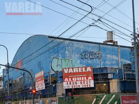 Depósito /Galpón/Local en Alquiler 1.600m2 en 2 plantas Av.JuanBautista Alberdi y M.Acosta u$s22.000