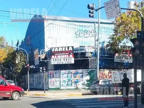 Depósito /Galpón/Local en Alquiler 1.600m2 en 2 plantas Av.JuanBautista Alberdi y M.Acosta u$s22.000