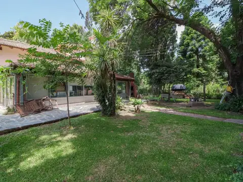 CASA EN VENTA SOBRE LOTE DE 1640 m² APTO CREDITO