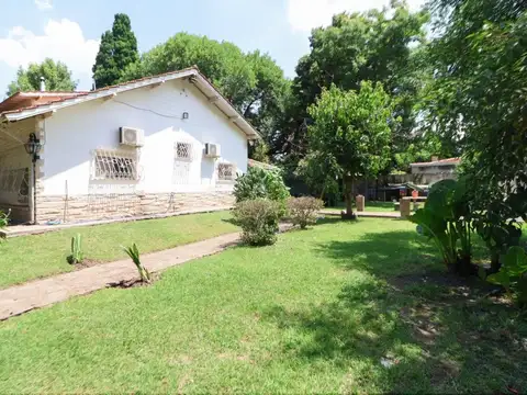 Casa 7 ambientes con 2 baños