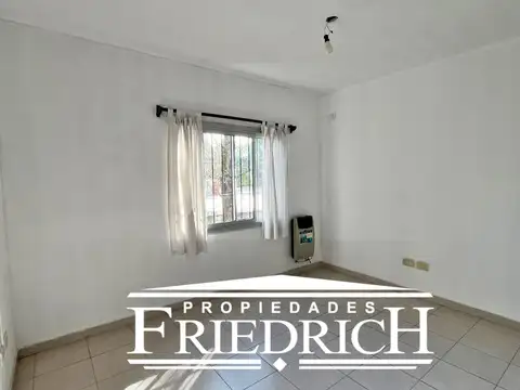 Casa en Alquiler con 1 cochera