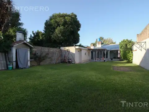 Casa en Venta con 3 cocheras