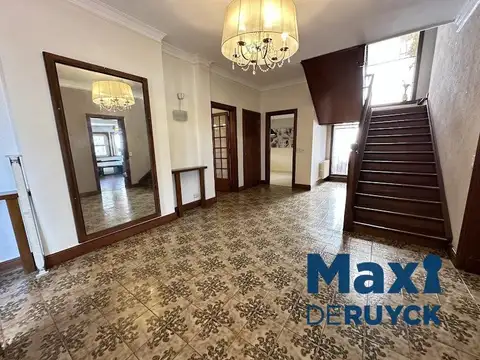 Casa 6 ambientes con 4 baños