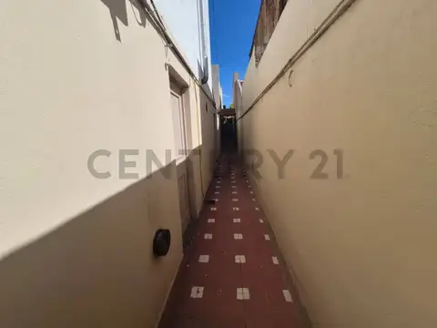 Almirante Cordero 2500, Piso 0