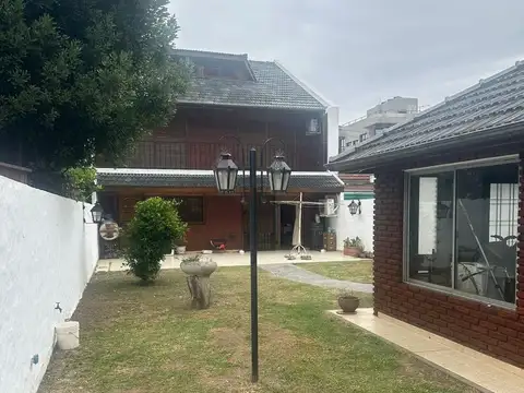 Casa 6 ambientes con 4 baños