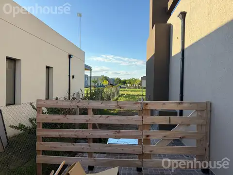 Casa 6 ambientes con 2 baños